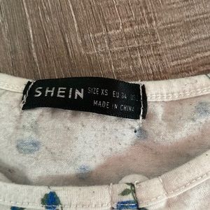 Crop top with blue flowers